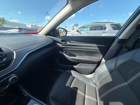 Used 2024 Nissan Altima 2.5 SR FWD image 29