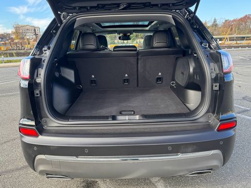 Used 2021 Jeep Cherokee Limited image 30