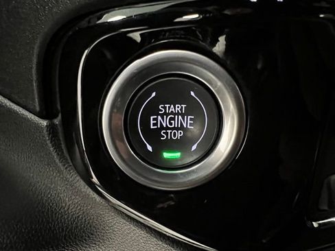 Used 2024 Chevrolet Silverado 2500 ZR2 w/ Technology Package image 34