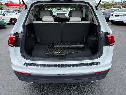 Used 2021 Volkswagen Tiguan SE w/ Panoramic Sunroof Package image 33