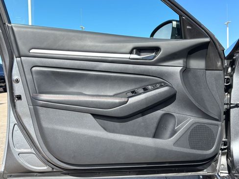 Used 2024 Nissan Altima 2.5 SR image 14