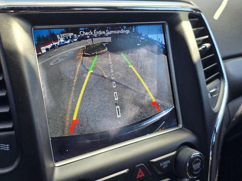 Used 2018 Jeep Grand Cherokee Altitude image 28