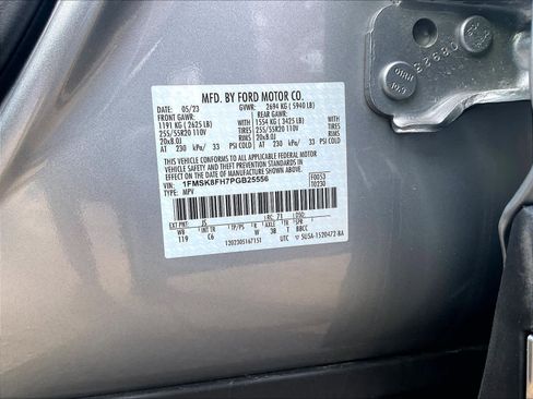 Used 2023 Ford Explorer Limited image 34