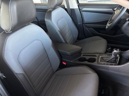 Used 2025 Volkswagen Jetta SE image 34