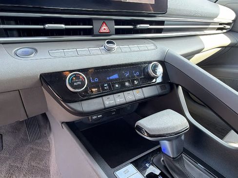 Used 2024 Hyundai Elantra SEL FWD image 14