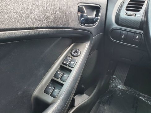 Used 2018 Kia Forte S image 19