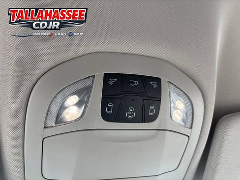 Used 2021 Chrysler Pacifica Touring-L FWD image 19