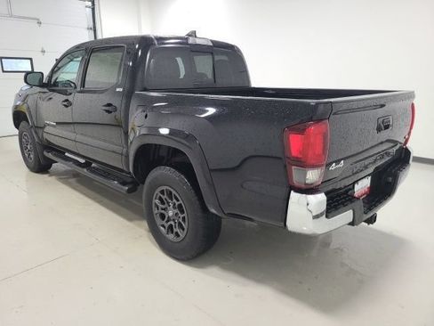 Certified 2018 Toyota Tacoma SR5 AWD/4WD image 5