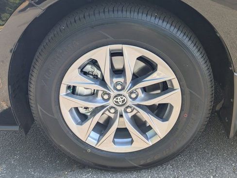 Used 2025 Toyota Sienna XLE image 11