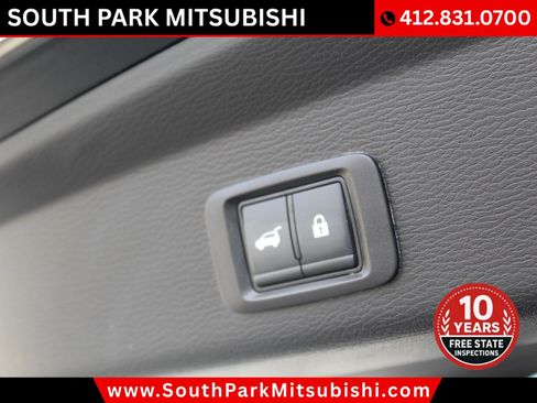 Used 2025 Mitsubishi Outlander AWD image 36