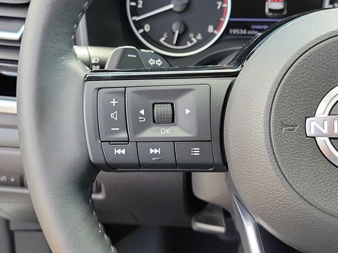 Used 2023 Nissan Rogue SL w/ SL Premium Package image 26