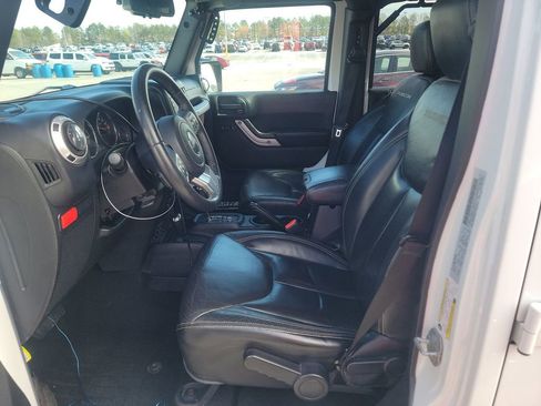 Used 2016 Jeep Wrangler Unlimited Rubicon image 12