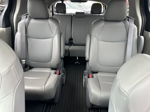 Used 2021 Toyota Sienna XLE image 26