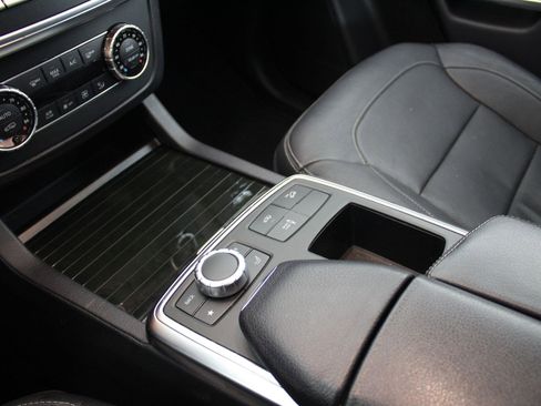 Used 2015 Mercedes-Benz GL 550 GL 550 image 26