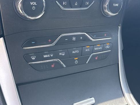 Used 2016 Ford Edge SEL w/ Equipment Group 201A FWD image 37