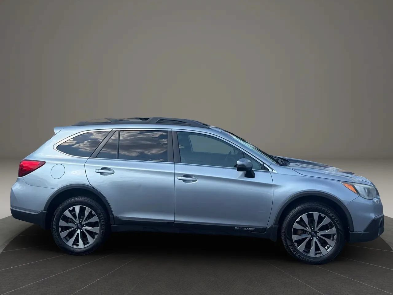 Used 2015 Subaru Outback 2.5i Limited AWD/4WD image 6