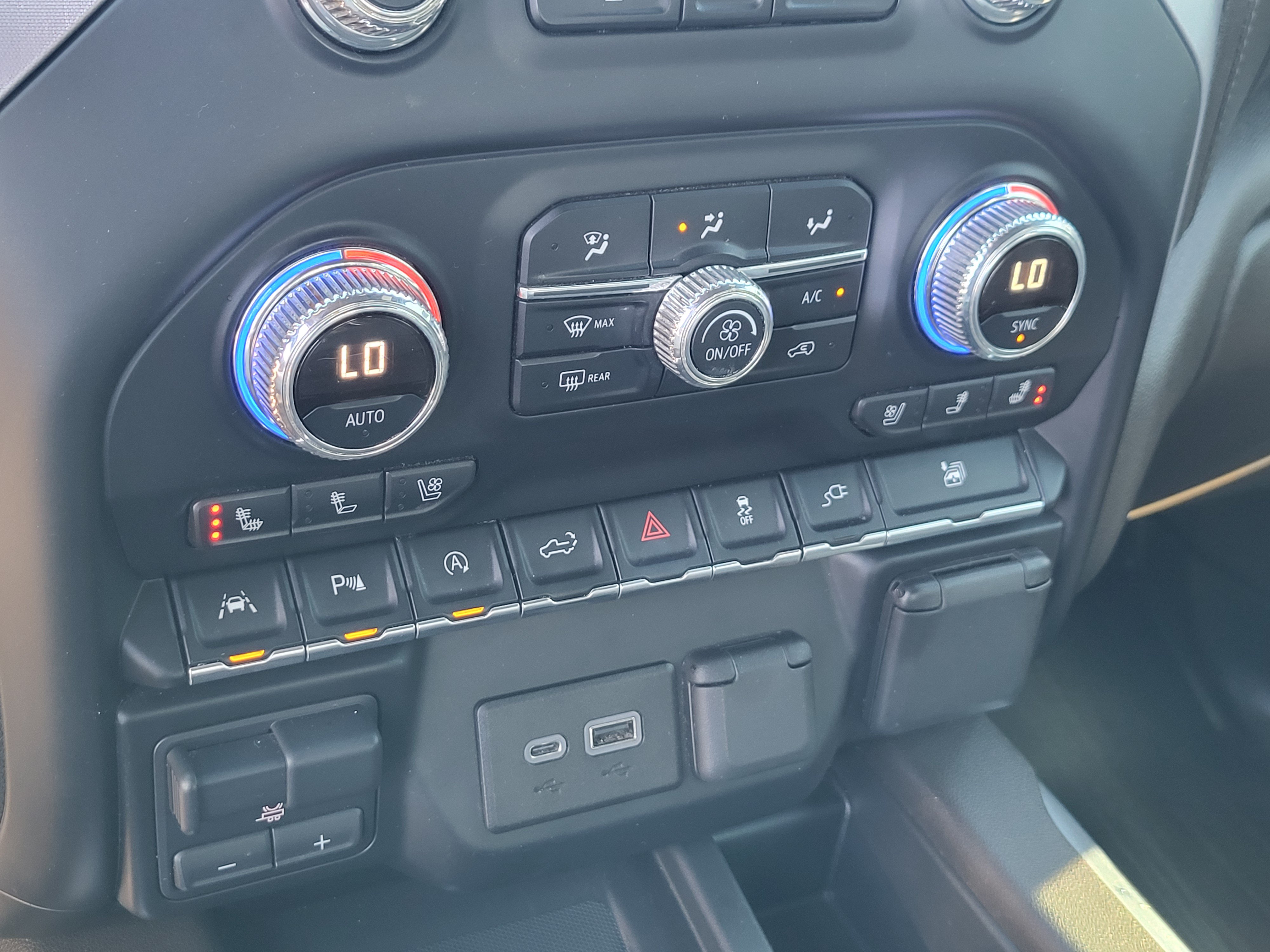 Used 2019 GMC Sierra 1500 SLT w/ SLT Premium Plus Package AWD/4WD image 16