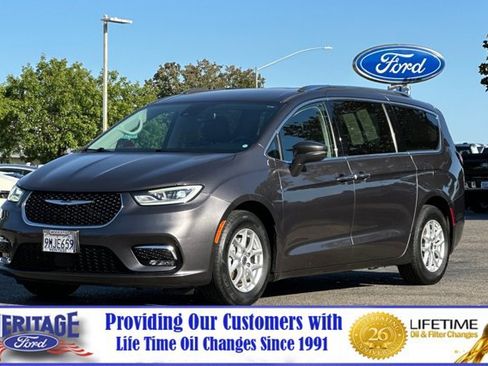 Used 2021 Chrysler Pacifica Touring-L FWD image 8