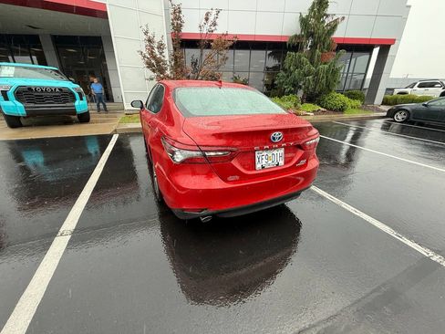 Used 2024 Toyota Camry XLE w/ Navigation Package FWD image 5