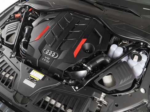 Used 2025 Audi S8 image 32