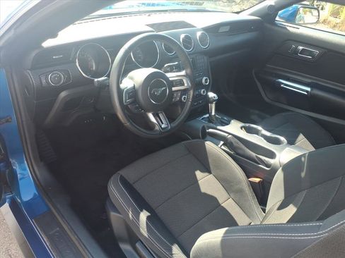 Used 2017 Ford Mustang Convertible image 10