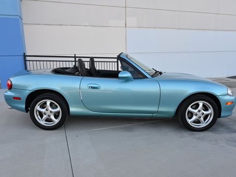 Used 2002 MAZDA MX-5 Miata image 11
