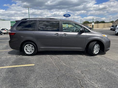 Used 2017 Toyota Sienna XLE w/ XLE Navigation Package FWD image 3