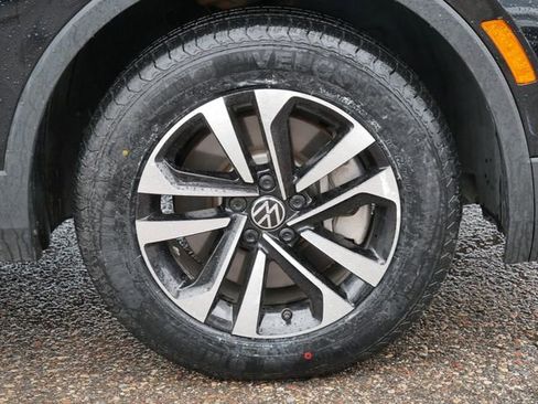Used 2024 Volkswagen Tiguan S image 9
