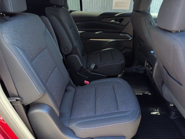 Used 2025 Chevrolet Traverse LT w/ Driver Confidence Package FWD image 29