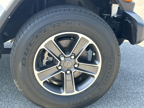 Used 2023 Jeep Wrangler Sahara image 12