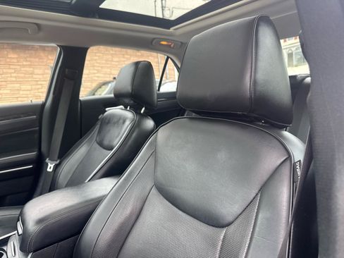 Used 2019 Chrysler 300 Limited AWD/4WD image 22