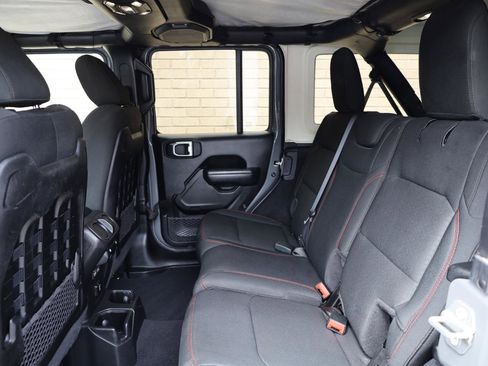 Used 2022 Jeep Wrangler Unlimited Rubicon AWD/4WD image 17