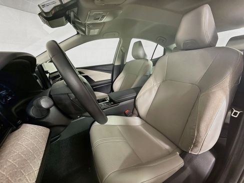 Used 2025 Toyota Camry XLE FWD image 25