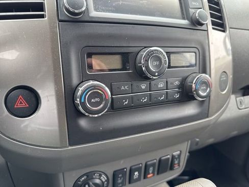 Used 2015 Nissan Frontier SL w/ Moonroof Package AWD/4WD image 21