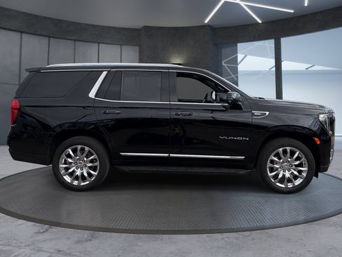 Certified 2022 GMC Yukon SLT w/ SLT Luxury Package AWD/4WD image 7