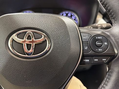 Used 2021 Toyota RAV4 XLE w/ XLE Grade Weather Package image 27