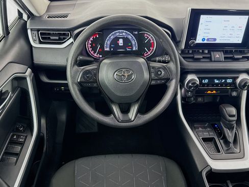 Used 2025 Toyota RAV4 XLE FWD image 39