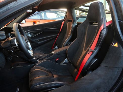 New 2026 McLaren 750S RWD image 22