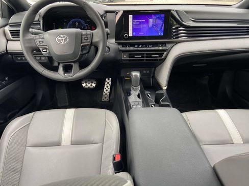 Used 2025 Toyota Camry SE w/ Convenience Package FWD image 11