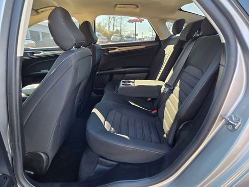 Used 2020 Ford Fusion SE FWD image 13