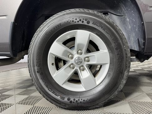 Used 2018 RAM 1500 Express AWD/4WD image 39
