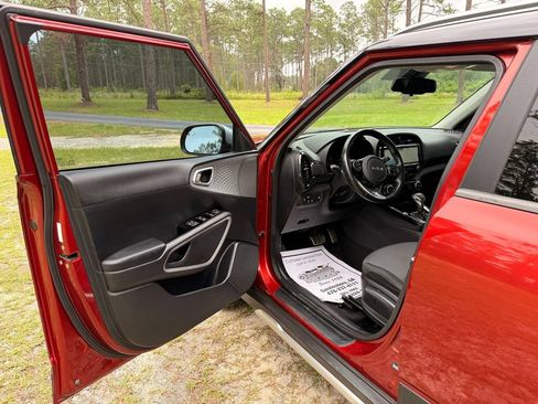 Used 2022 Kia Soul X-Line FWD image 11
