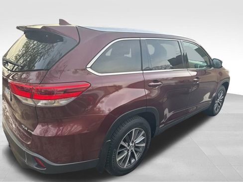 Used 2019 Toyota Highlander XLE image 4
