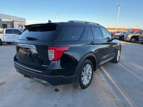 Used 2022 Ford Explorer Limited w/ Limited Technology Package image 3