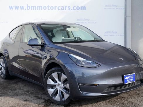 Used 2023 Tesla Model Y 2WD image 1