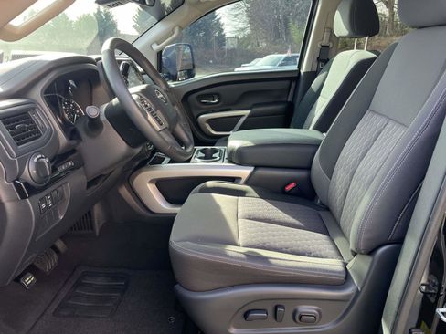 Used 2024 Nissan Titan SV w/ SV Convenience Package image 18