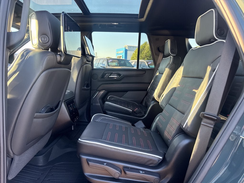 Used 2026 GMC Yukon AT4 Ultimate w/ LPO, Floor Liner Package AWD/4WD image 16