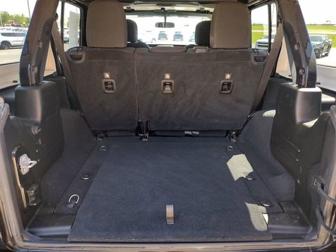 Used 2018 Jeep Wrangler Unlimited Sport w/ Dual Top Group AWD/4WD image 9