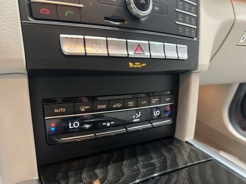 Used 2016 Mercedes-Benz E 350 4MATIC Sedan image 52