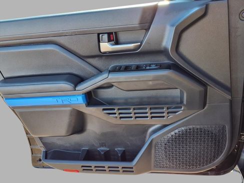 Used 2025 Toyota Tacoma TRD Off-Road image 15